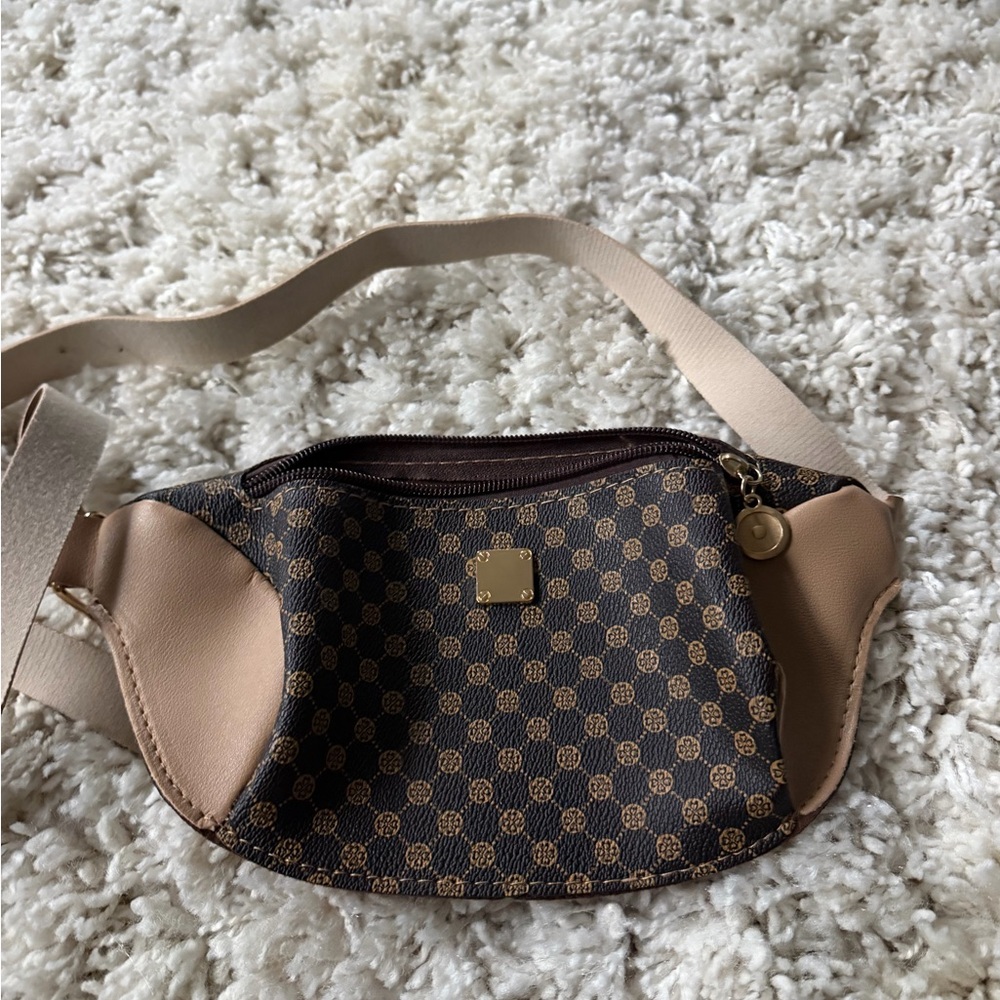 Elegant Brown and Tan Checkered Crossbody Bag - Picture 2 of 5